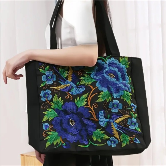 Embroidered purse - Picture 3 of 3